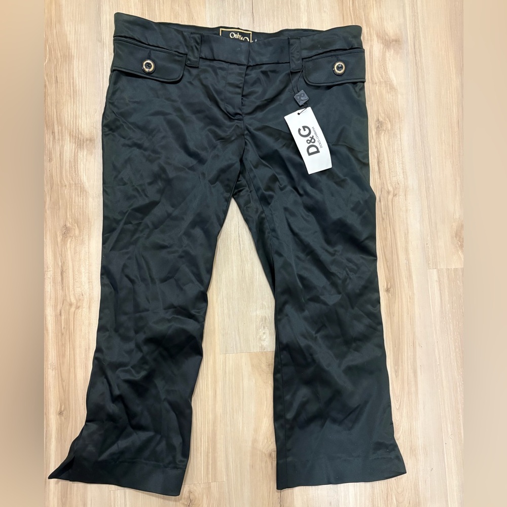 D&G Black Women's Tailored capris with Button Flap Pockets